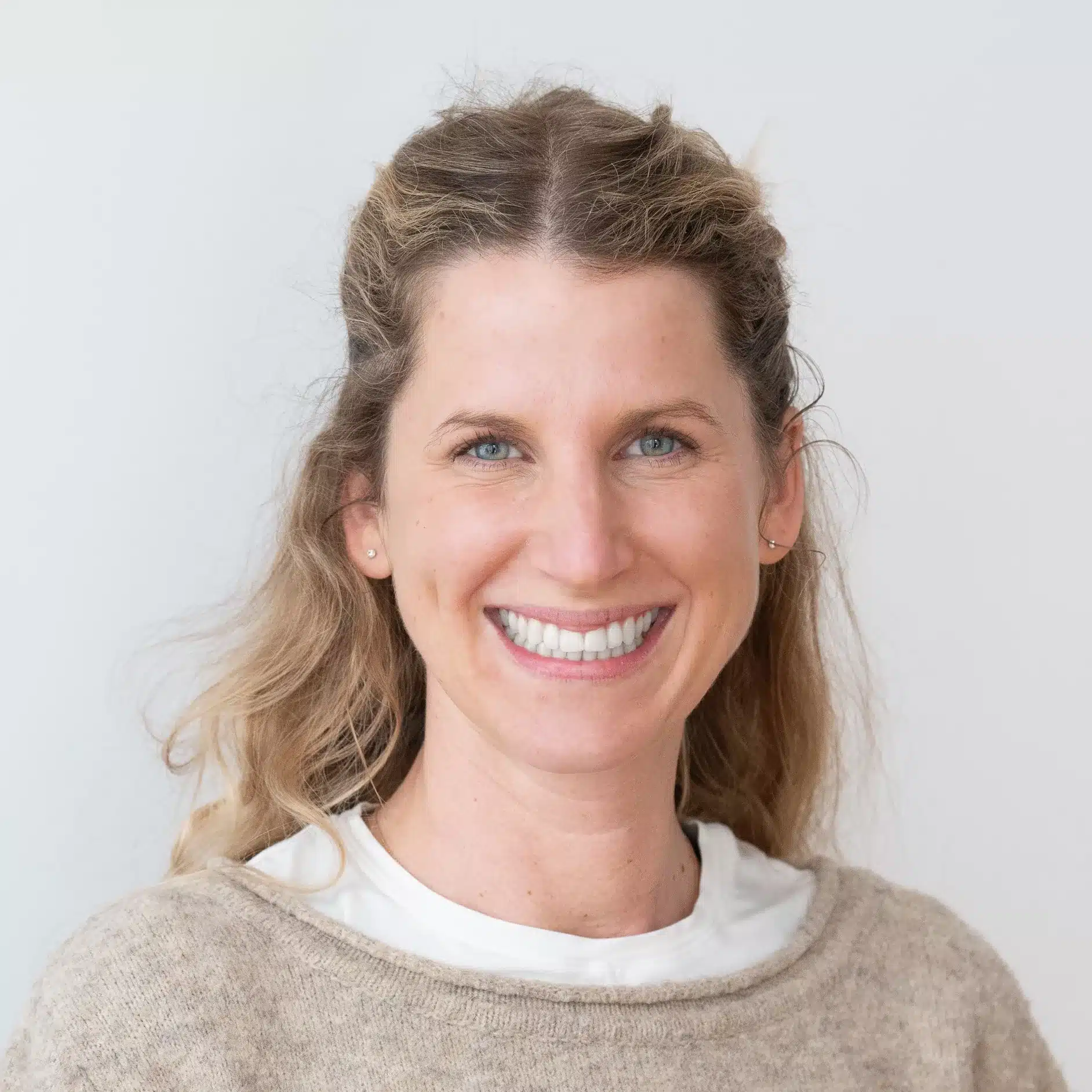 profilbild_julia_junglehrer_be_yogi_yoga_ausbildung_karlsruhe