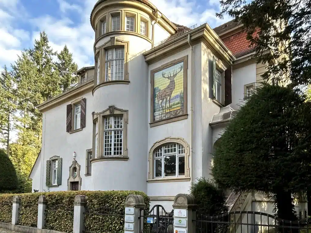 be-yogi-campus-ahaweg-karlsruhe-coaching-ayurveda-yoga-von-vorne