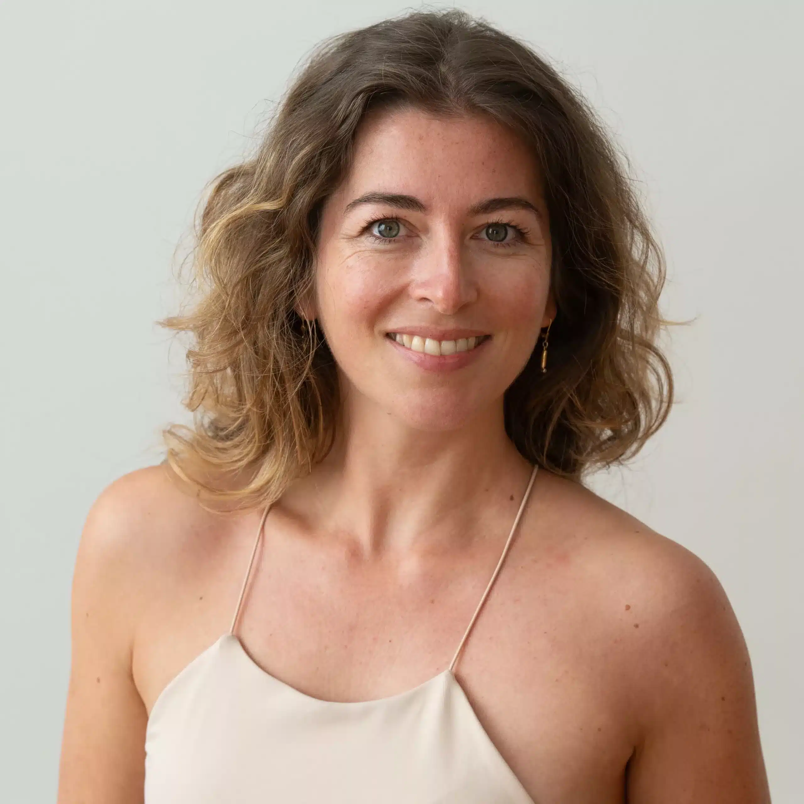 profilbild-Julia-Schoeffler-be-yogi-060625