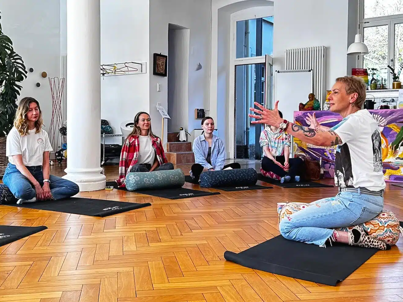 yoga-ausbildung-fortbildung-karlsruhe-be-yogi-yoga-aliance-200h-grundausbildung-unterricht-ulla