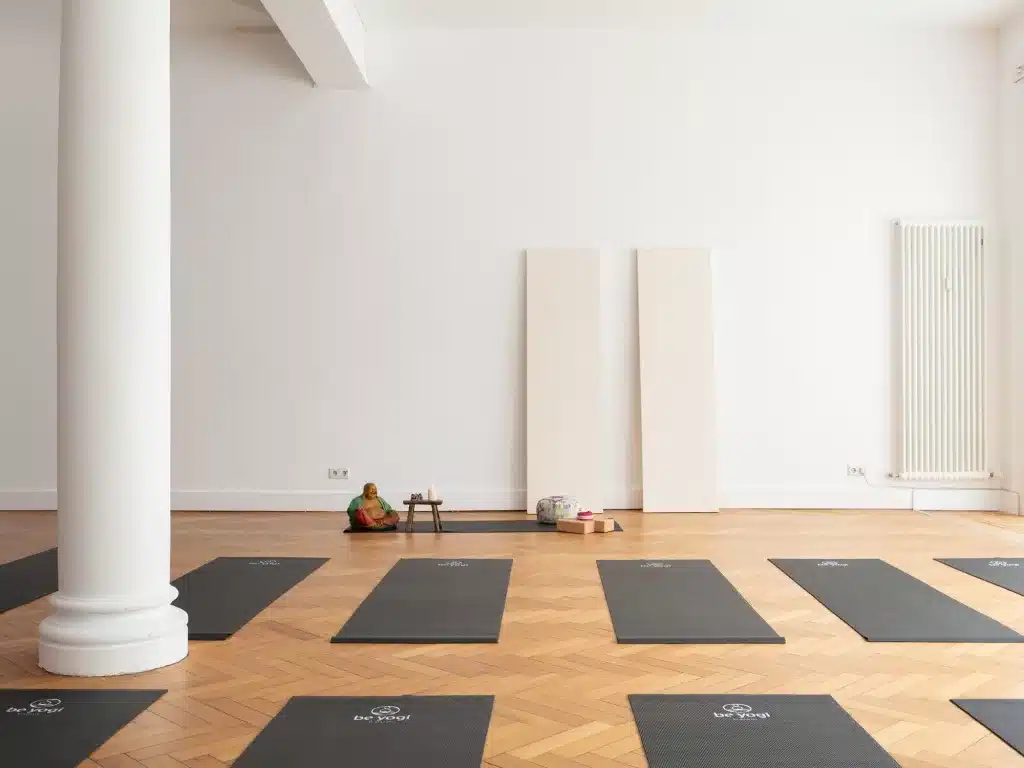 yoga-studio-kriegsstraße-bgm-betriebliches-gesundheitsmanagement-gesundheitsförderung-unternehmen-karlsruhe-yoga-coaching-achtsamkeit-wellbeing-firmen-be-yogi