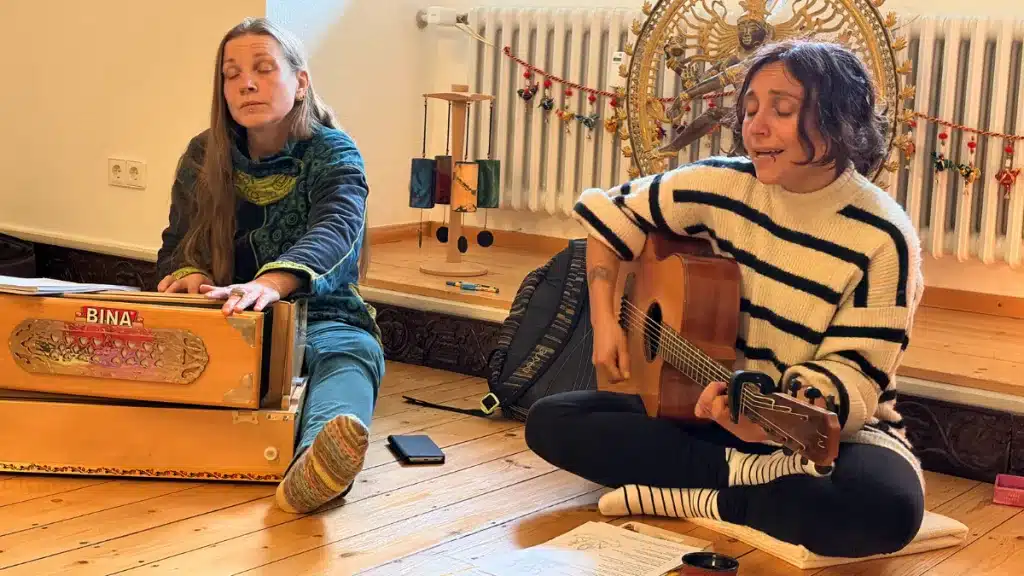 Satsang-Karlsruhe-Mantra-singen-chanten-Be-Yogi-Ayurveda-Yoga-Coaching-Karlsruhe