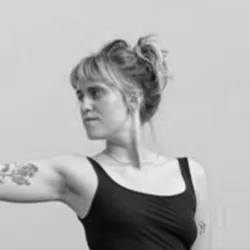 melina-canis-profilbild-be-yogi-yoga-lehrer-team-karlsruhe-yoga-klassen-square-250