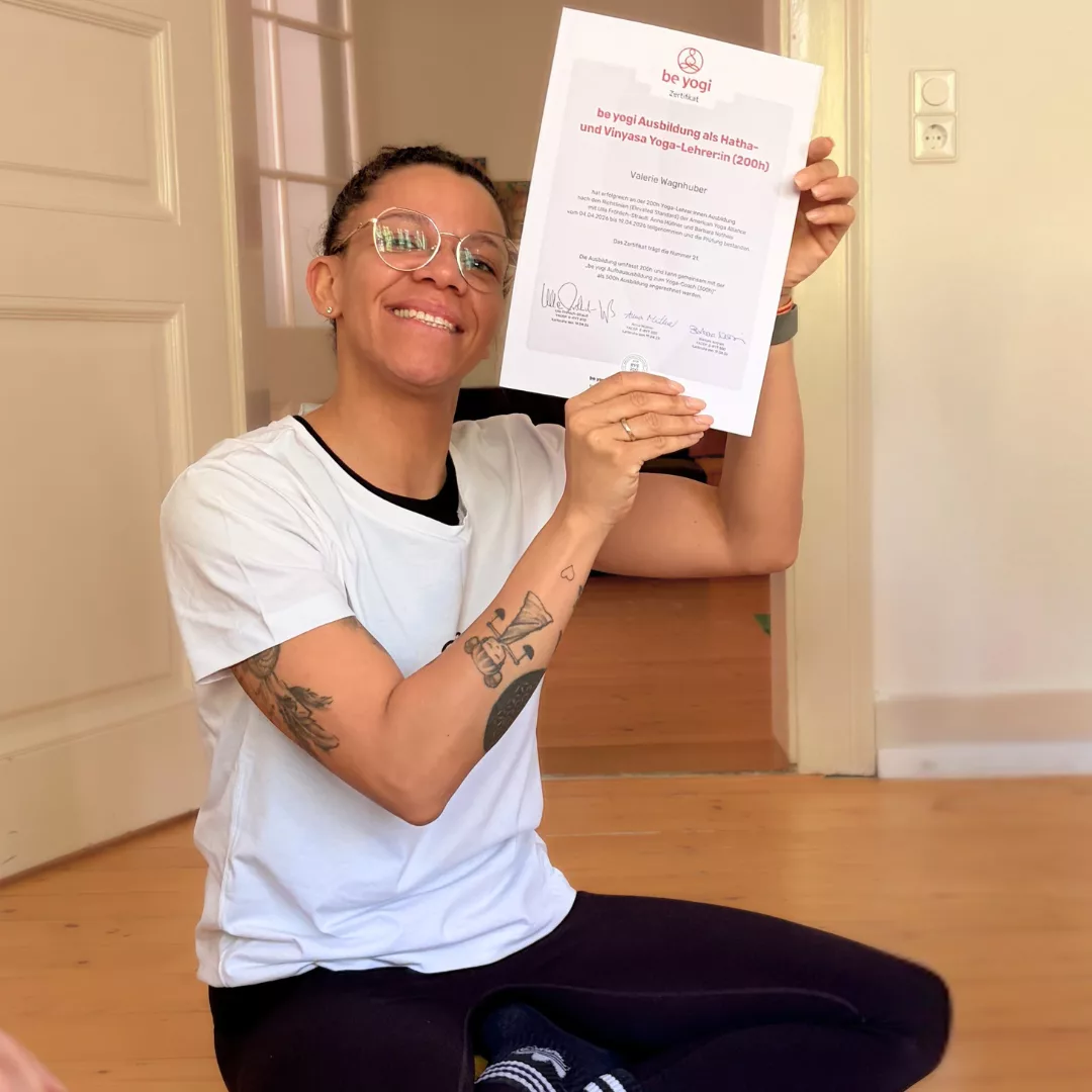 Yoga-Teacher-Training-Erfahrungen-teilnehmer-Bewertungen-Absolventen-vally